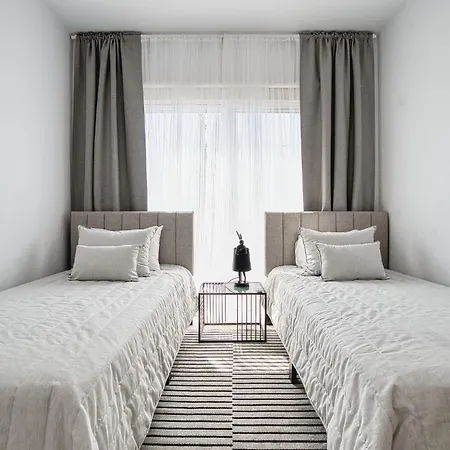 Gardens 2 Bed شقة ماندريا