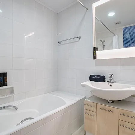 Mandria Gardens 2 Bed Apartament *